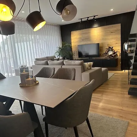 Moradia De Luxo Com Piscina Privada